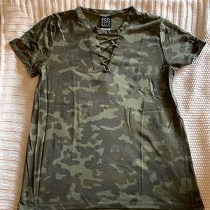 Camo top-short sleeves with laced-string neckline